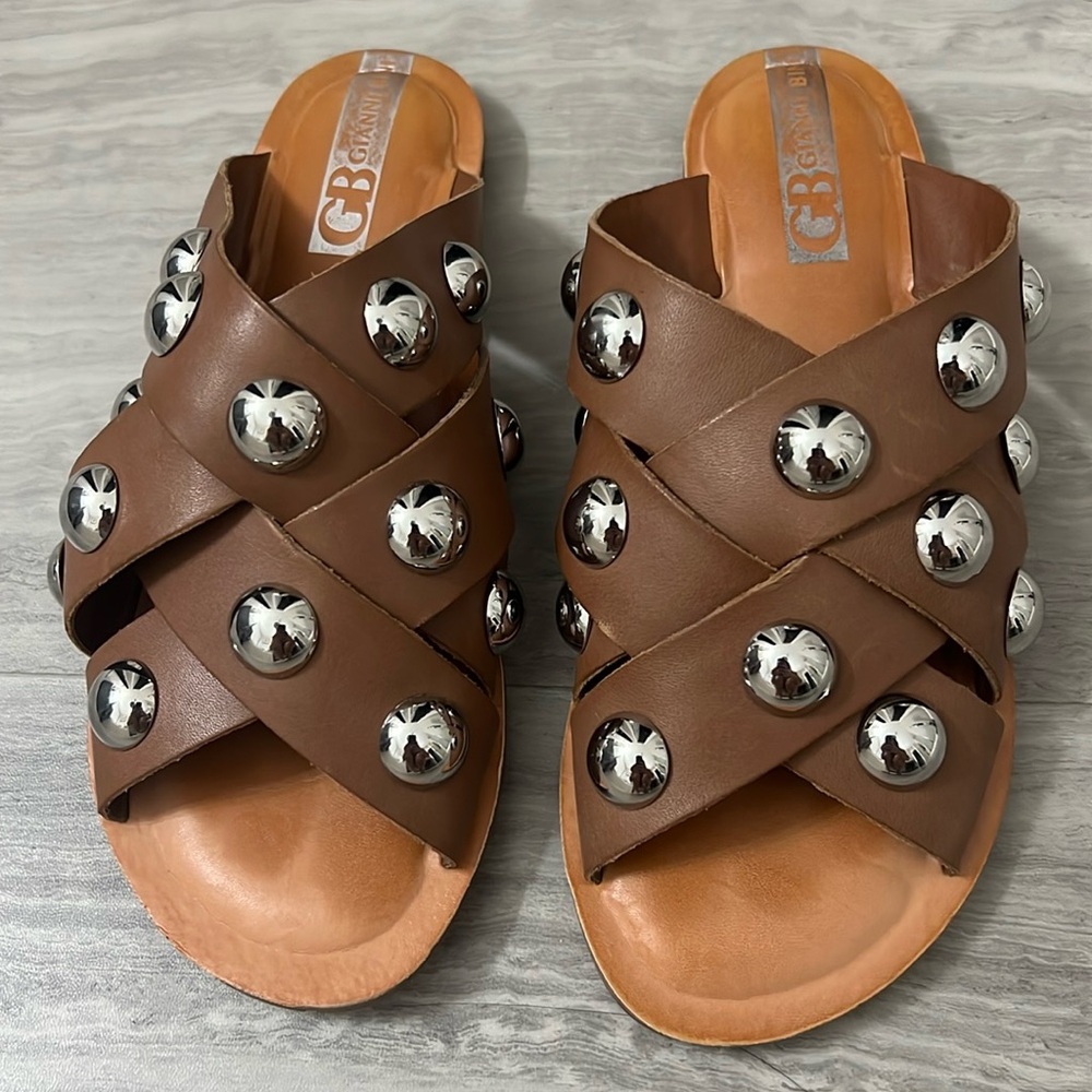 Gianni Bini brown leather sandals